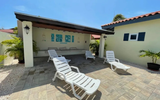Tranquil 2br2ba Close to the Beach Shared Pool