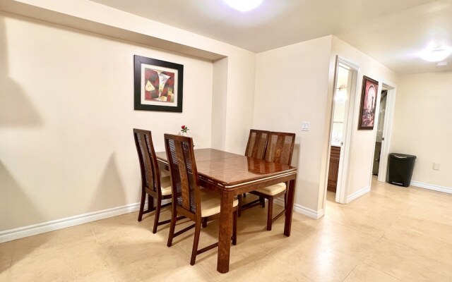 Cozy Home in Richmond Hill with Free Parking