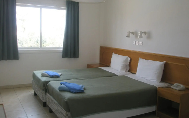 DebbieXenia Hotel Apartments