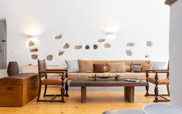 Canava House in Santorini