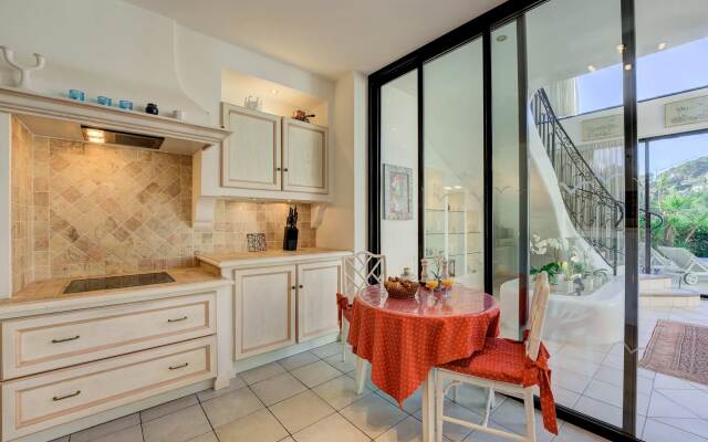 Semiramis at Villa Laurie Mougins