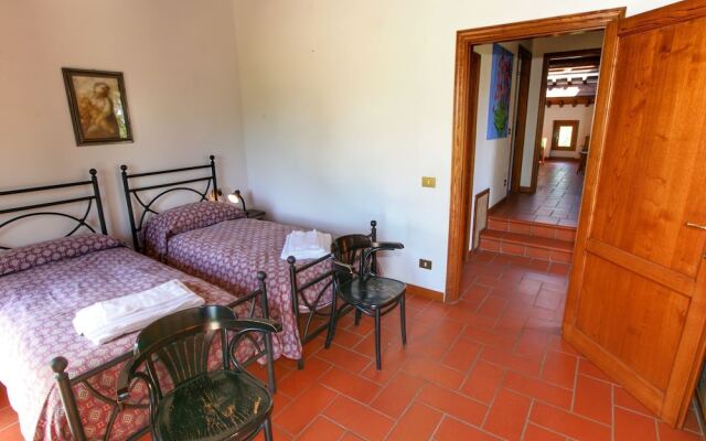 Stylish Holiday Home in Castelnuovo Dei Sabbioni with Pool