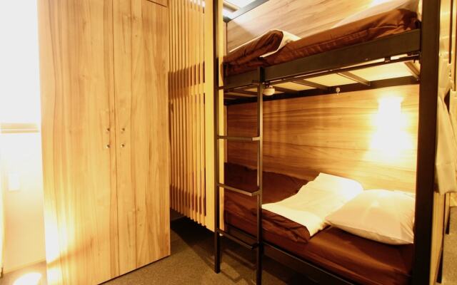 Namba Guesthouse HIVE - Hostel