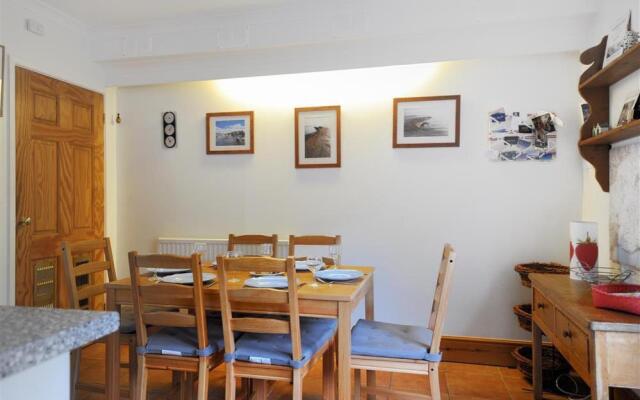 2 Kersbrook Gardens