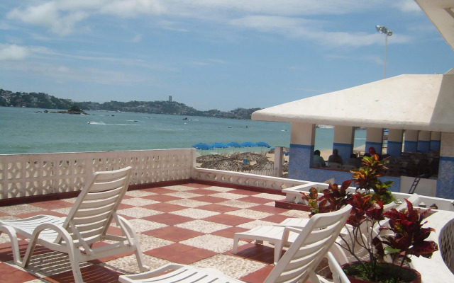 Maralisa Hotel and Beach Club