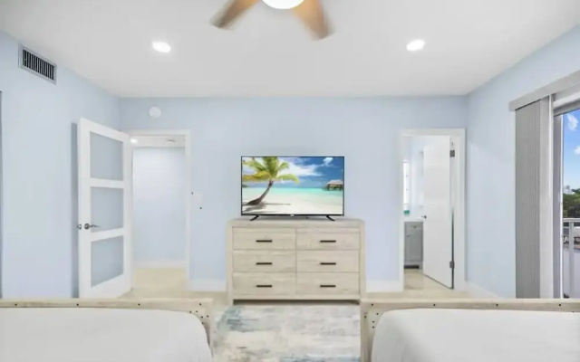 Las Olas & Beachside getaway with pool