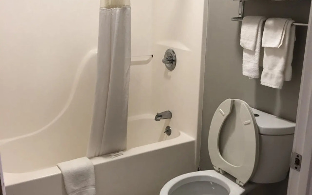 Deerfield Inn & Suites