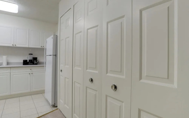 Modern Apt Near Airport & Metro