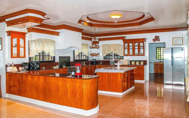 Treasure Bay Dive Resort