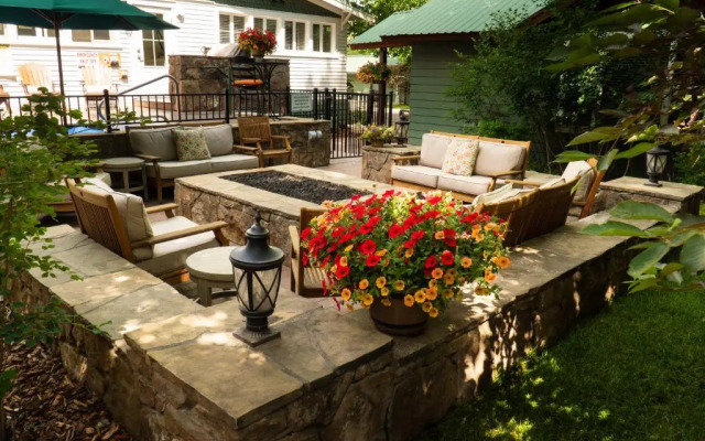Huff House Inn