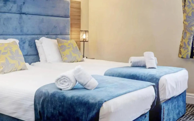Stonecross Manor Hotel