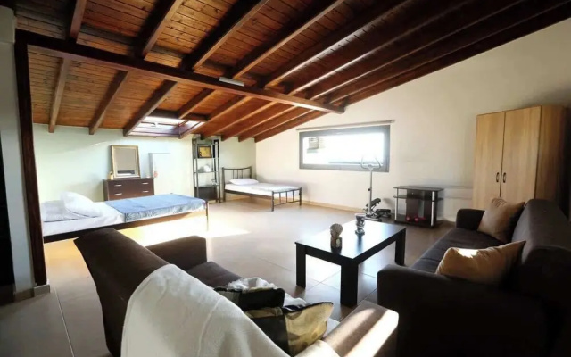 Villa Erytha - Serene Retreat With Views Garden