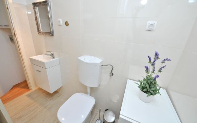 Feel Center Apartments.