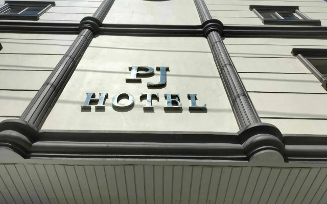 OYO 700 Pj Inn Hotel