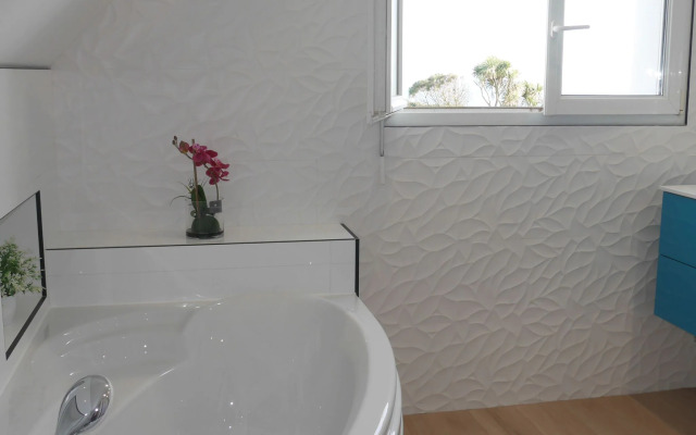 180° panoramic sea view, direct beach location, Locmaria-Plouzané