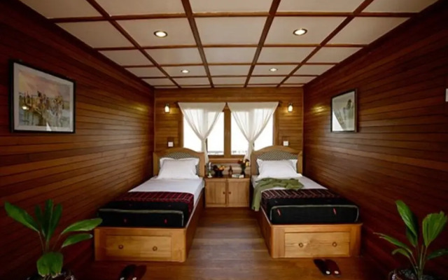 Amara River Cruise