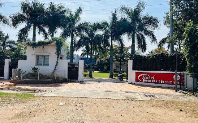 Silver Oak Country Yard Hotel & Resort