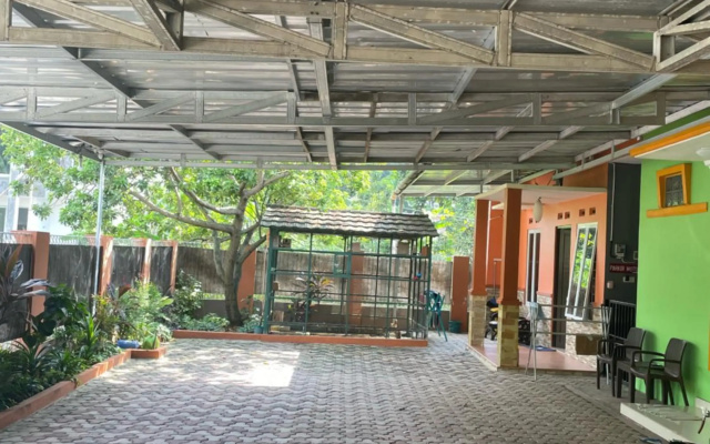 Bu Sur Homestay – Outside – Cibinong