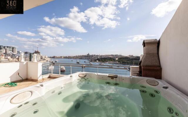 Luxury APT with HOT TUB & BBQ with Valletta views by 360 Estates