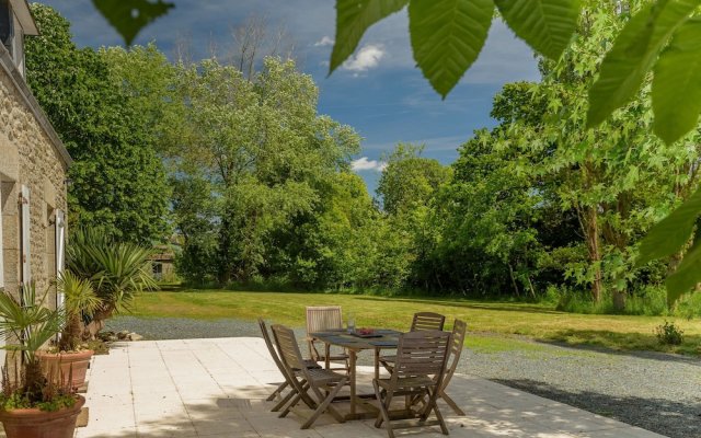 Beautiful Breton villa with private pool and large garden, 6 km from the coast