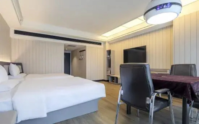 HanTing Hotel (Huaihua Railway Station Xintiandi Plaza)