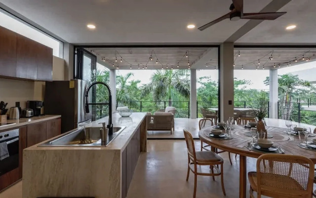 Luxury Penthouse w Private Pool Stunning Views