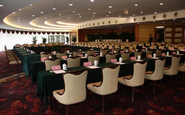Runyang Huanlong Hotel