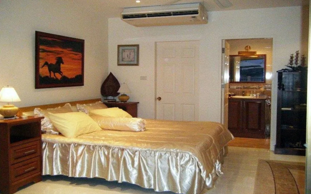 Mukdahan Manor B&B