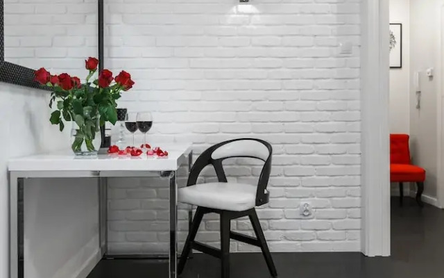 New Wave Apartment Glam