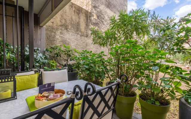 Jardin de la Reine - Premi re Conciergerie