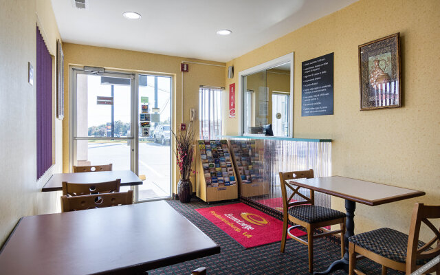 Super 8 Fredericksburg South