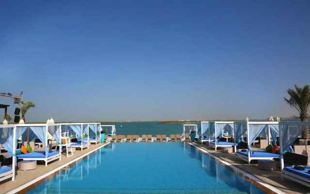 Centro Yas Island