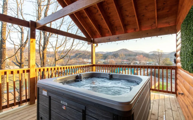 Parkway Paradise w Private Hot Tub