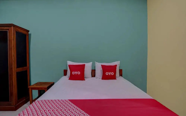 OYO 92896 Hotel Sahabat Syariah Near Plasa Telkom Bawean