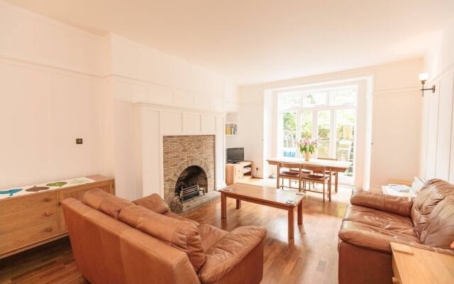 Cosy 2br, City Centre Apartment