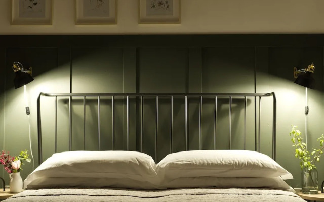 Belvilla by OYO Comfortable Apartment With Pool