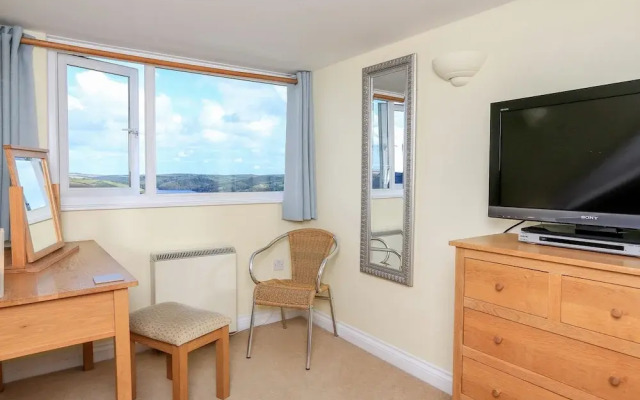 4 Lyndhurst