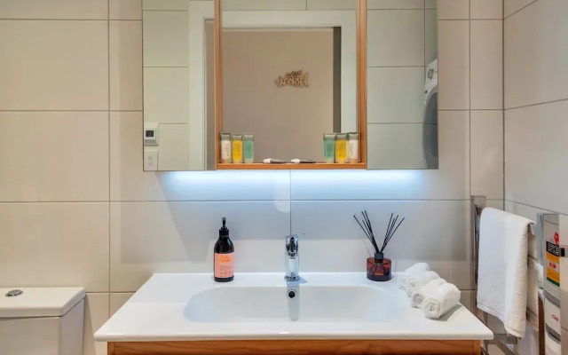 Spacious Mt Eden Apartment
