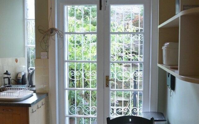 Traditional Georgian Flat in New Town, Sleeps 5-6