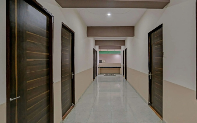 Hotel Black Bird by OYO Rooms