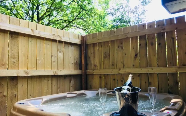 Goldcrest 3 Hot Tub