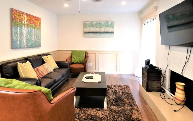 3Bdrm 2Bath 3Beds - 2 Story Condo