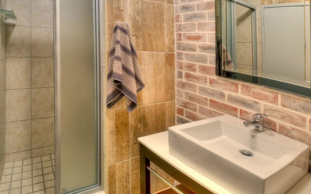 Four Seasons Apartments