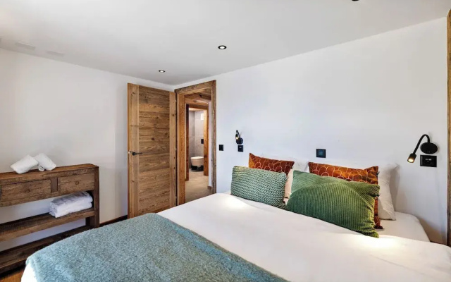 Chalet Le Reve Cinema Room Jacuzzi