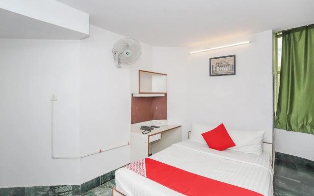 OYO 15358 Hotel Townhall