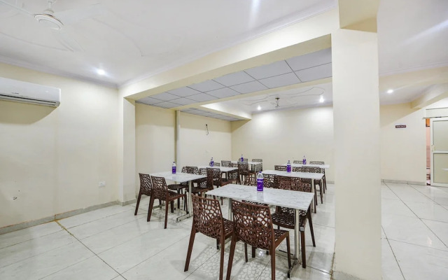 Fabhotel Palm Paradise