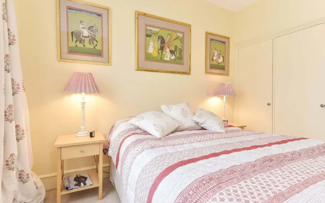 Smart 2 bedroom flat near Pimlico Tube