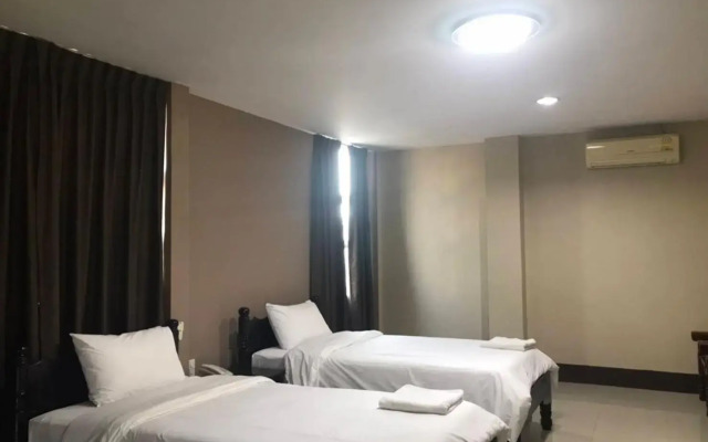 Submukdaphoomplace Hotel