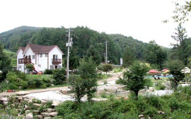 Pocheon Woomuldongsan Pension