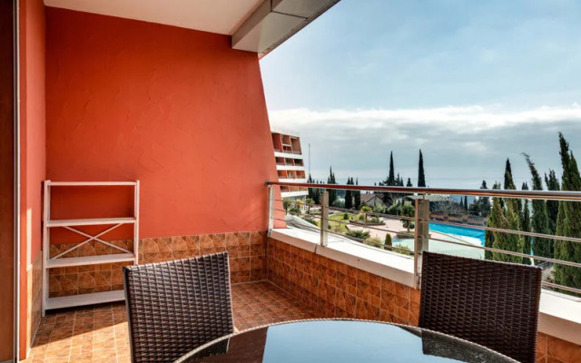 Апартаменты Фамилия Делюкс на улице Строителей, д.3